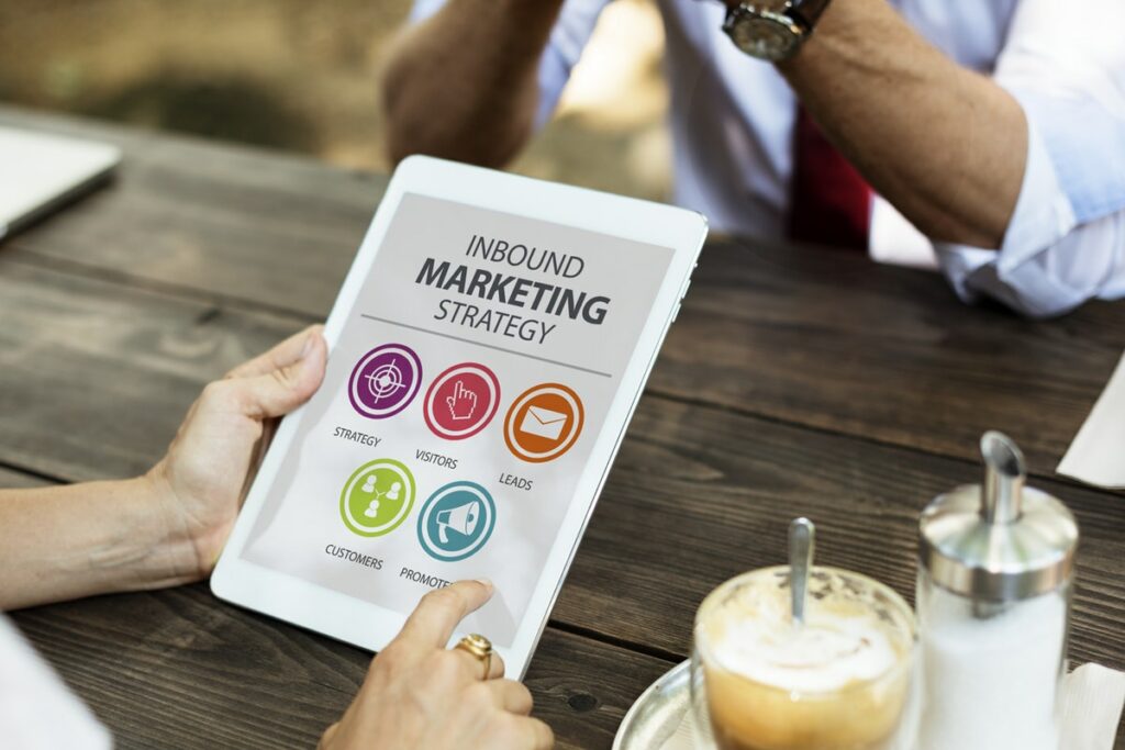 tablet with marketing strategy (leadgenerierung)